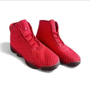 Jordan Horizon 'Gym Red' edition Size 7 Y - Woman’s 8 . (823581-600 code)